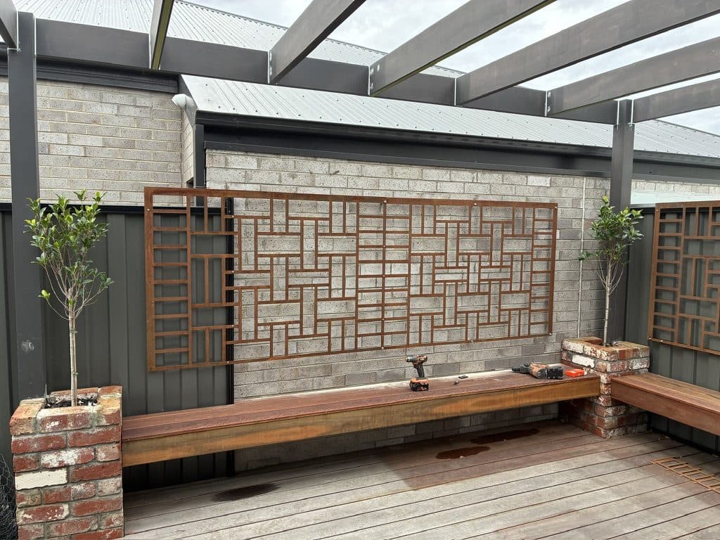 The same alfresco with timber screens fitted above the benches