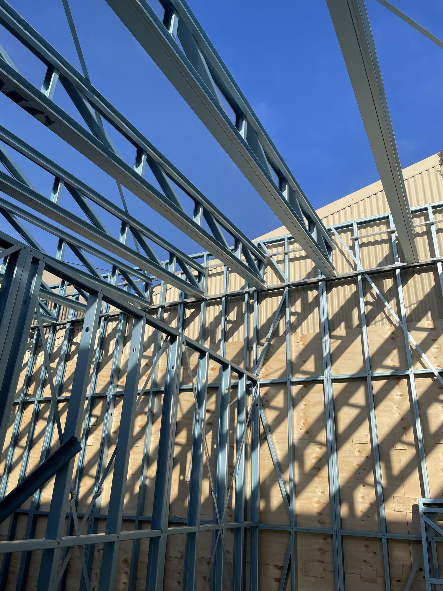 Steel trusses meeting the wall framing